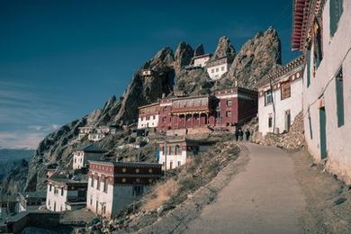 两对夫妻旅游住民宿